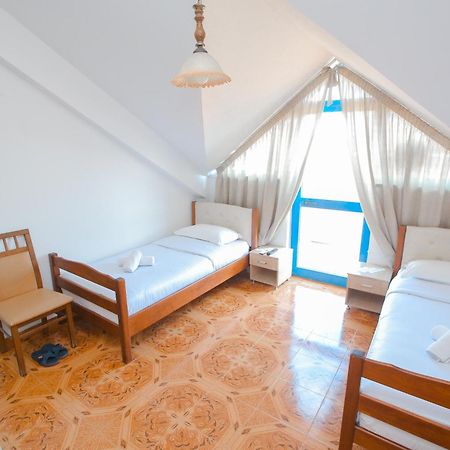 Hotel Ambasador Bahçallëk Buitenkant foto