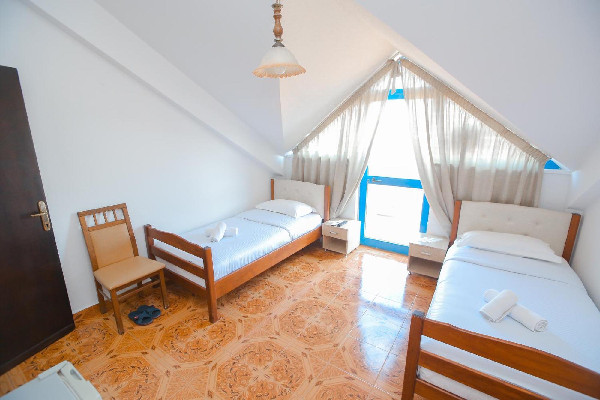 Hotel Ambasador Bahçallëk Buitenkant foto