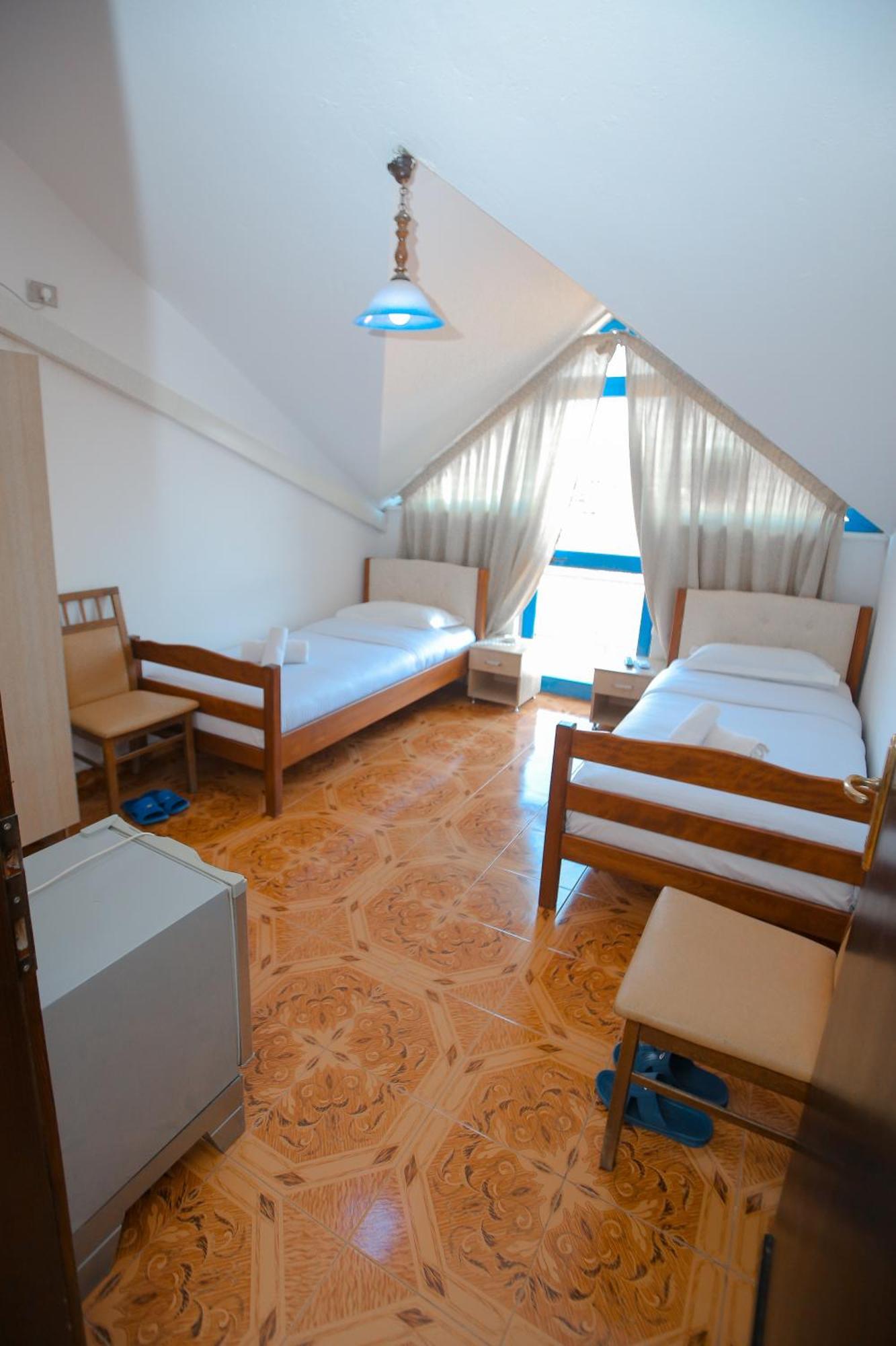 Hotel Ambasador Bahçallëk Buitenkant foto
