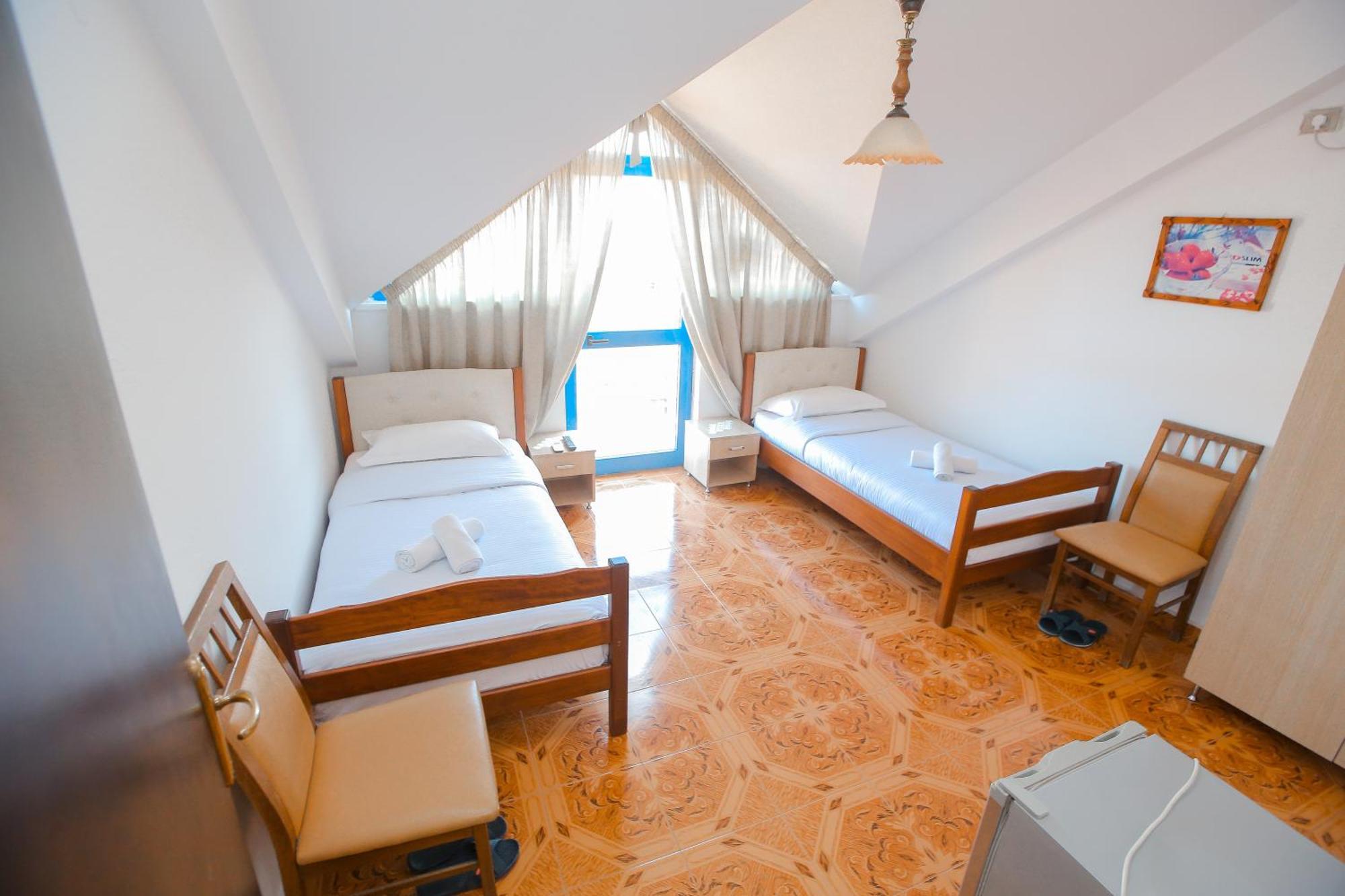 Hotel Ambasador Bahçallëk Buitenkant foto