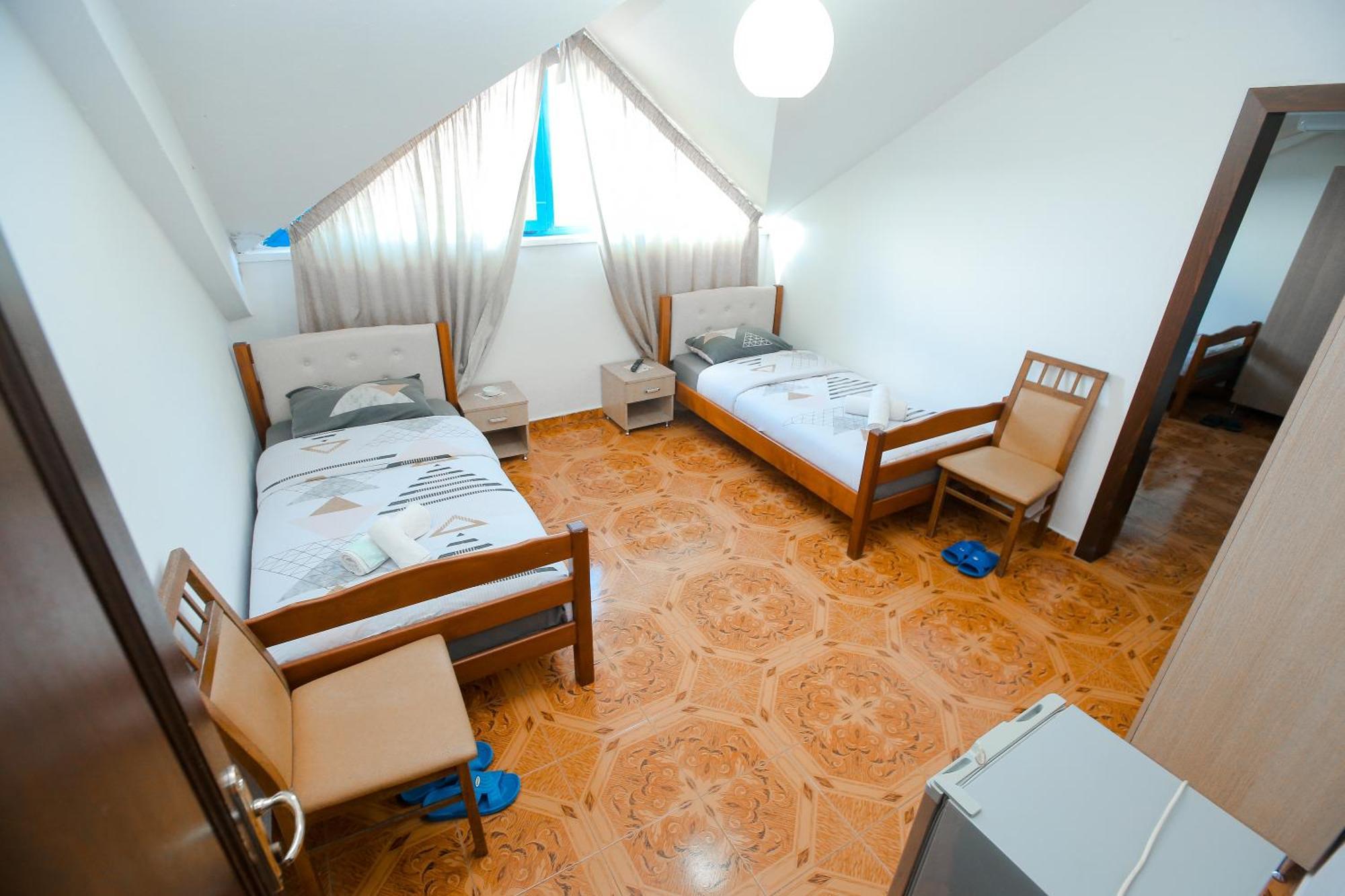 Hotel Ambasador Bahçallëk Buitenkant foto