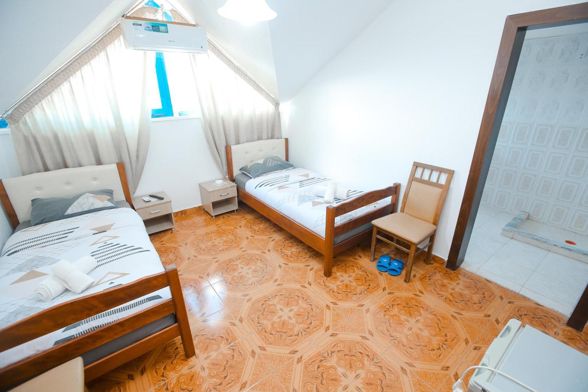 Hotel Ambasador Bahçallëk Buitenkant foto