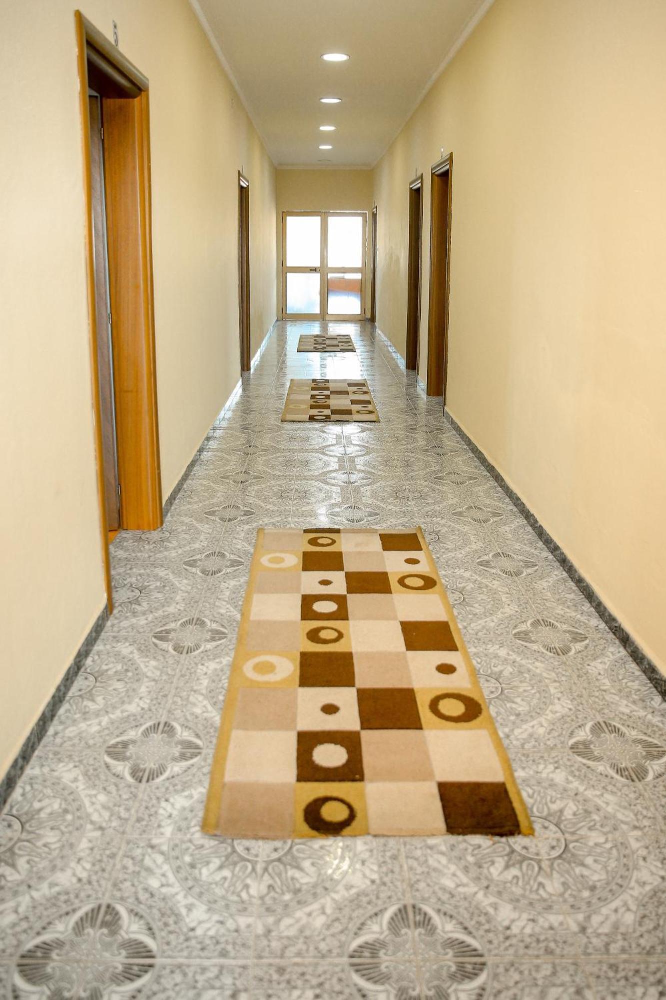 Hotel Ambasador Bahçallëk Buitenkant foto