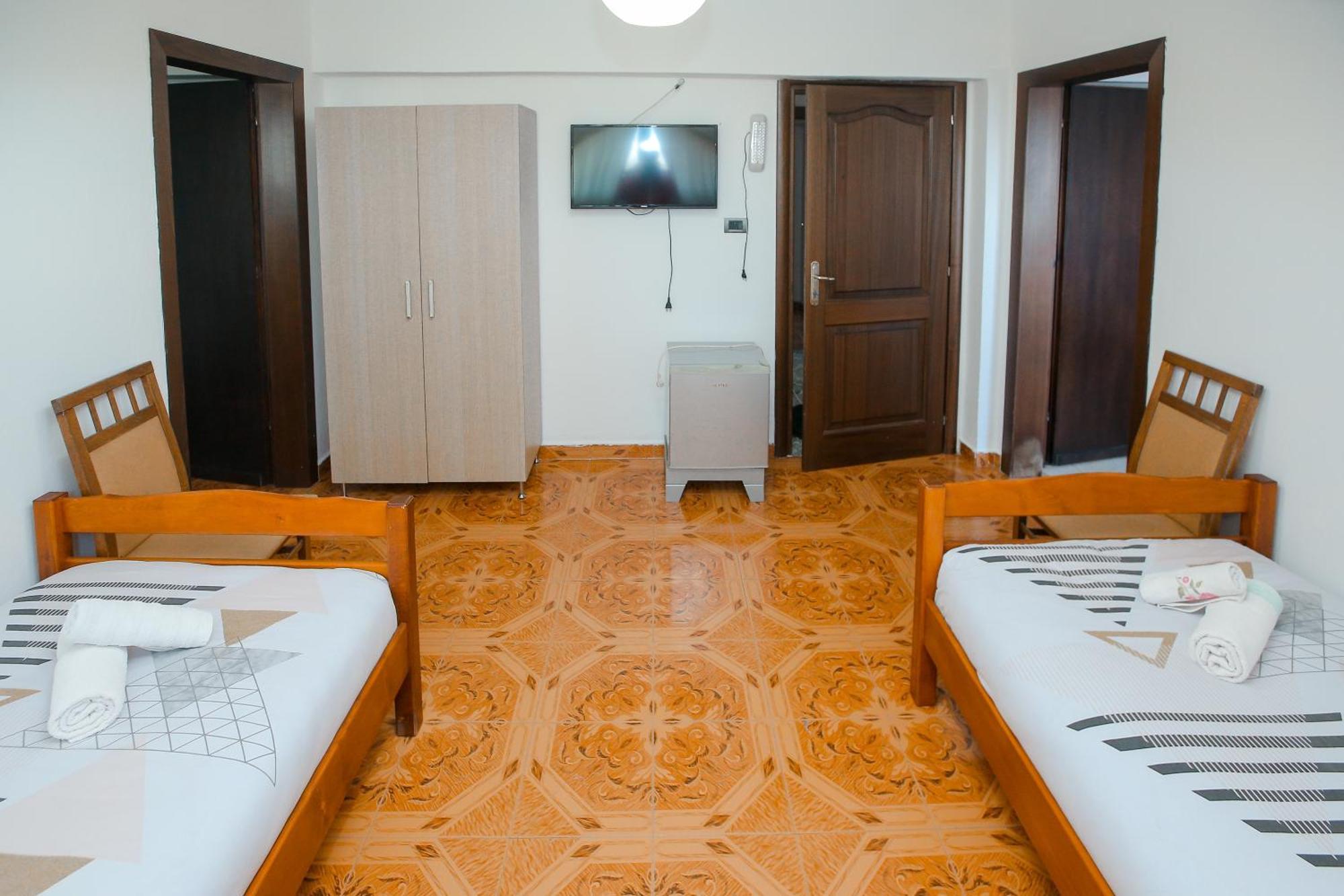 Hotel Ambasador Bahçallëk Buitenkant foto