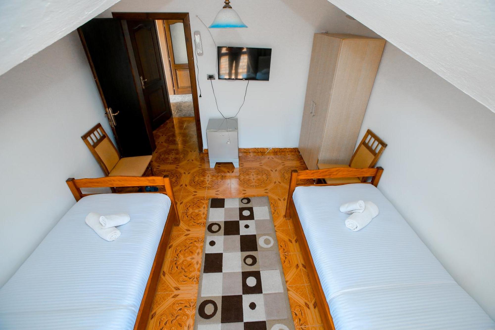 Hotel Ambasador Bahçallëk Buitenkant foto