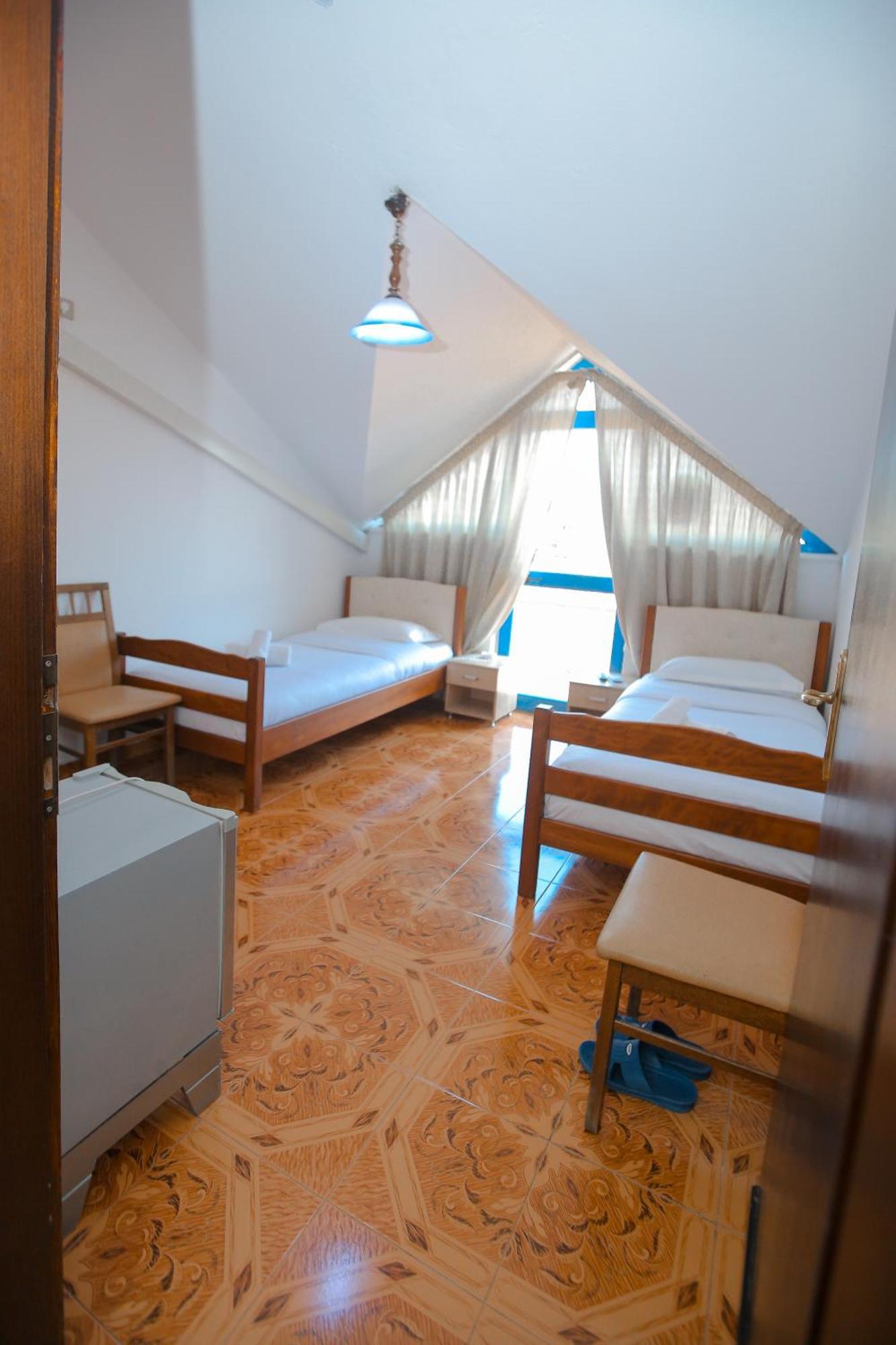Hotel Ambasador Bahçallëk Buitenkant foto