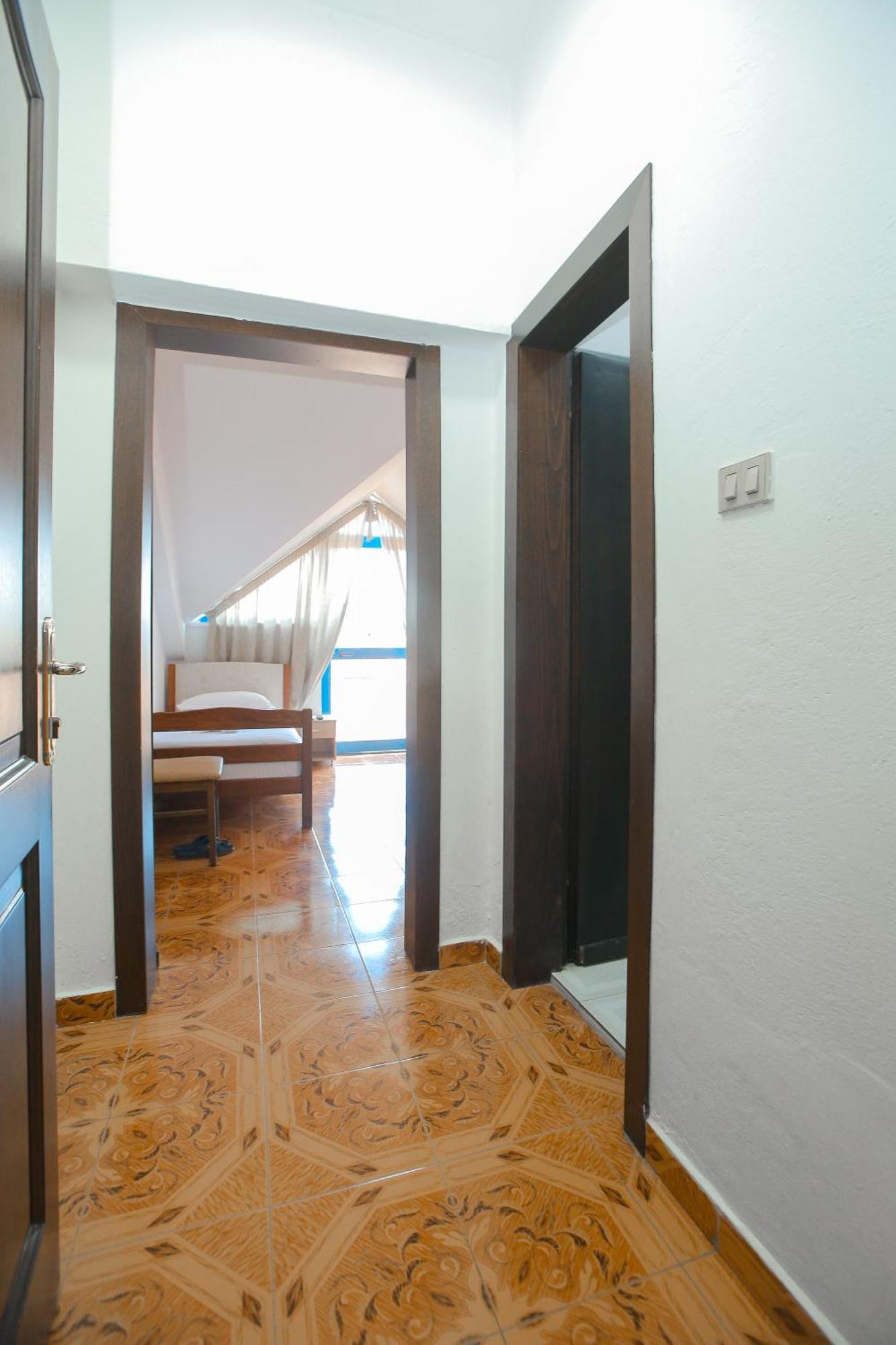 Hotel Ambasador Bahçallëk Buitenkant foto
