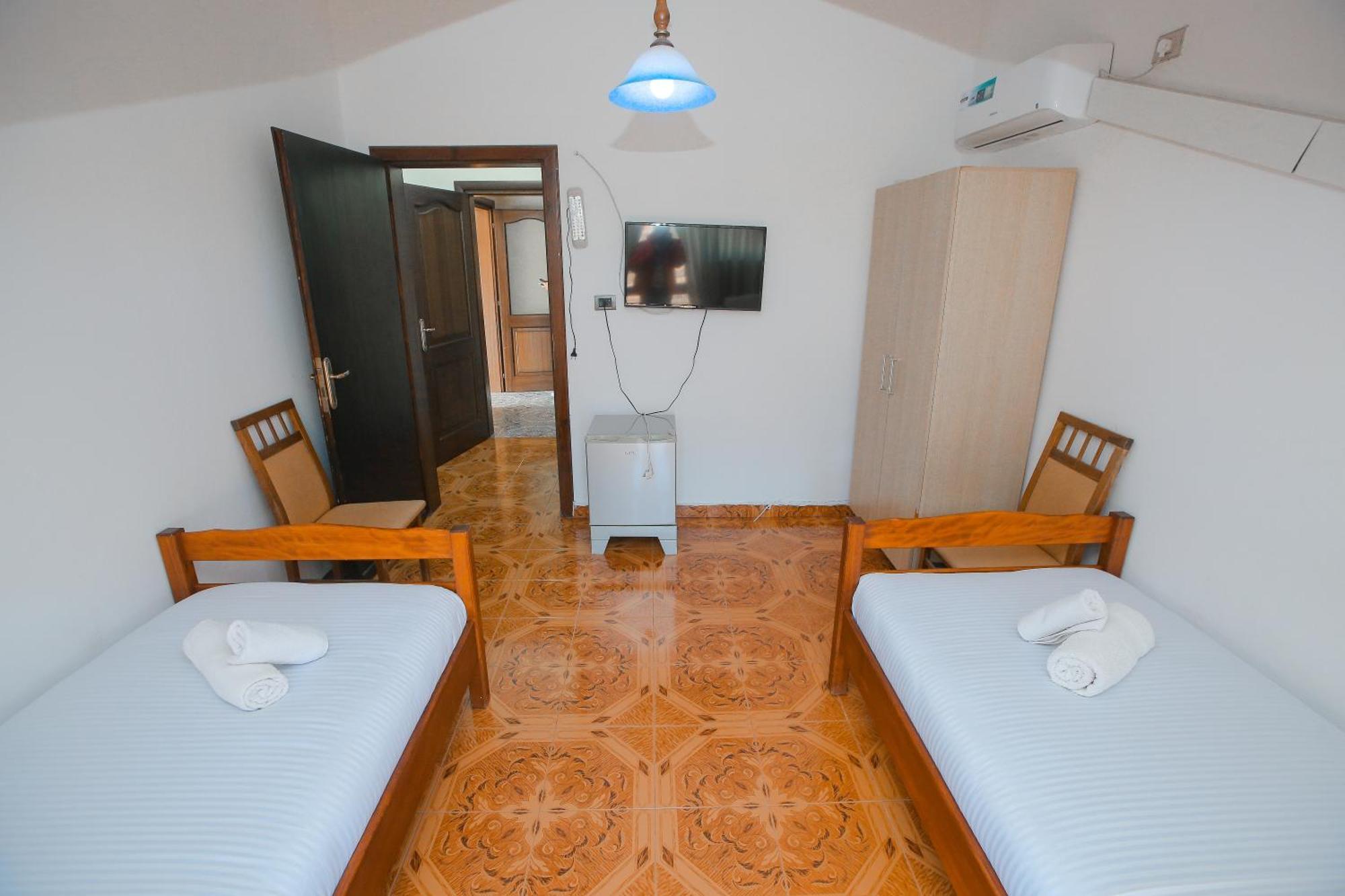 Hotel Ambasador Bahçallëk Buitenkant foto