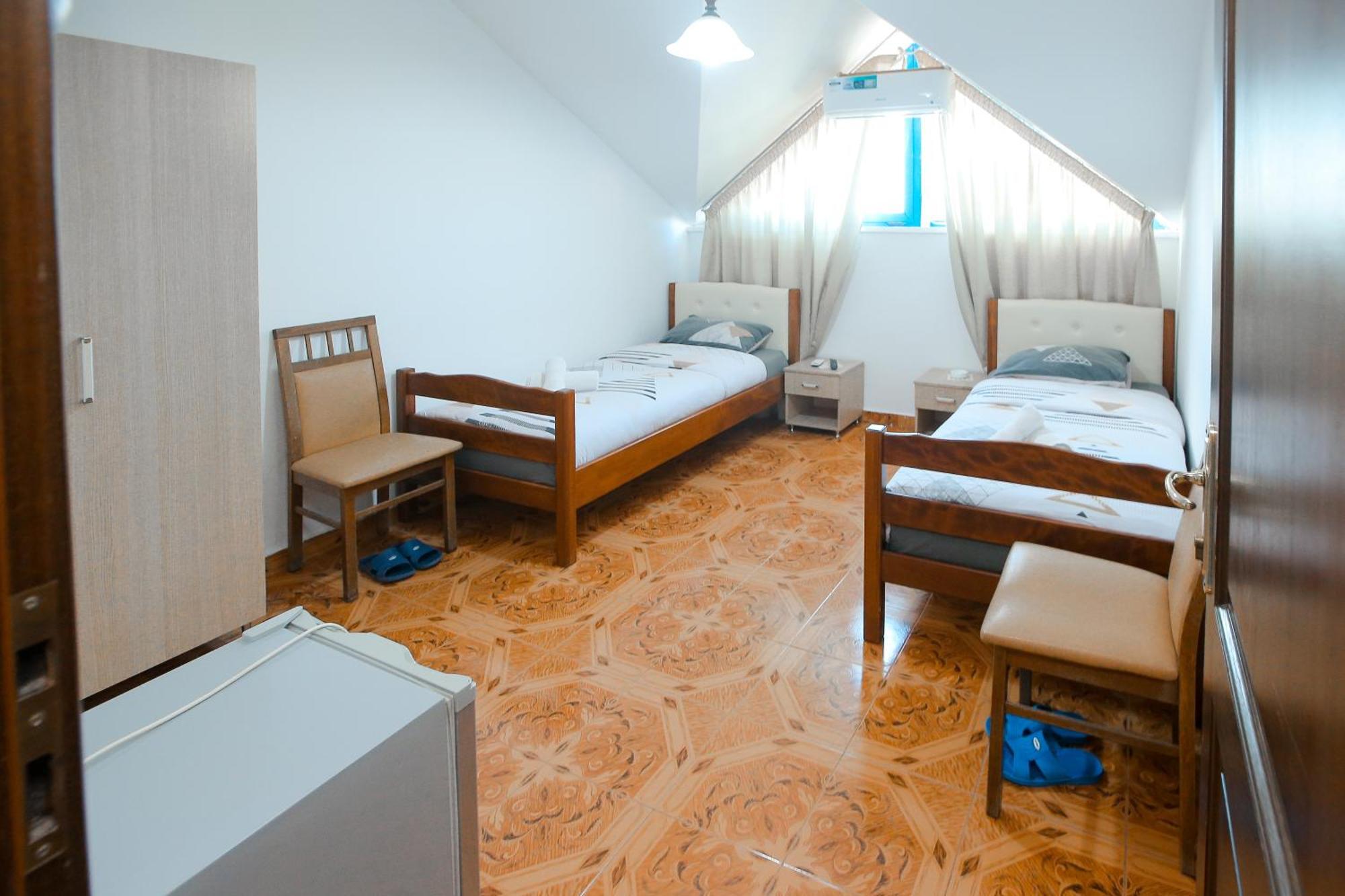 Hotel Ambasador Bahçallëk Buitenkant foto