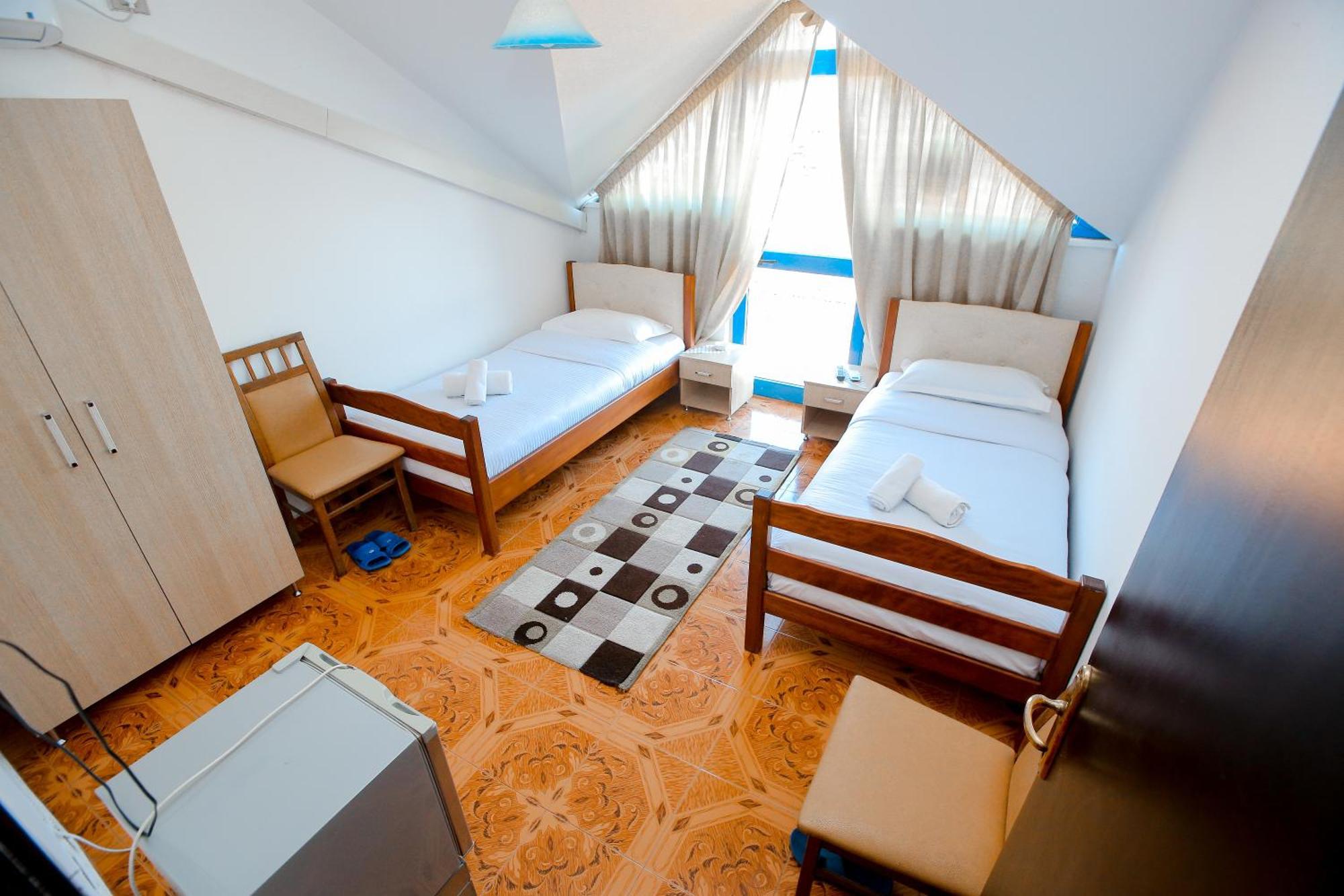 Hotel Ambasador Bahçallëk Buitenkant foto