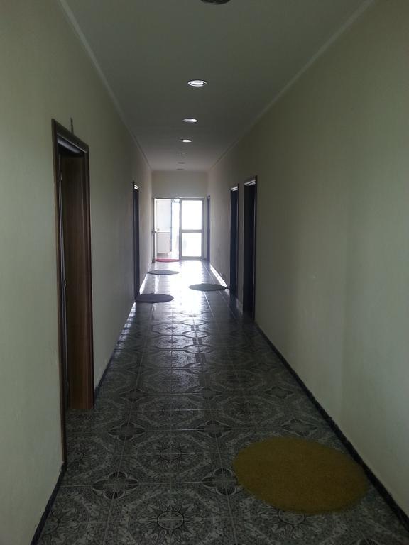 Hotel Ambasador Bahçallëk Buitenkant foto