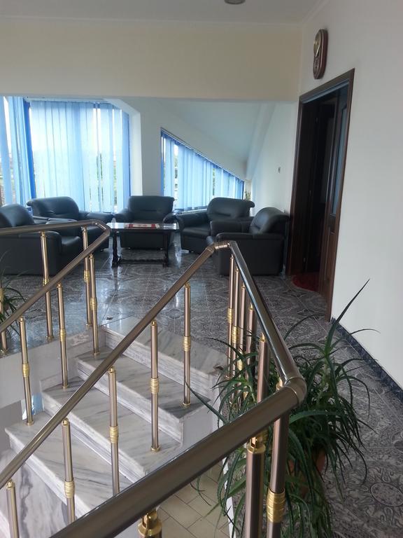 Hotel Ambasador Bahçallëk Buitenkant foto